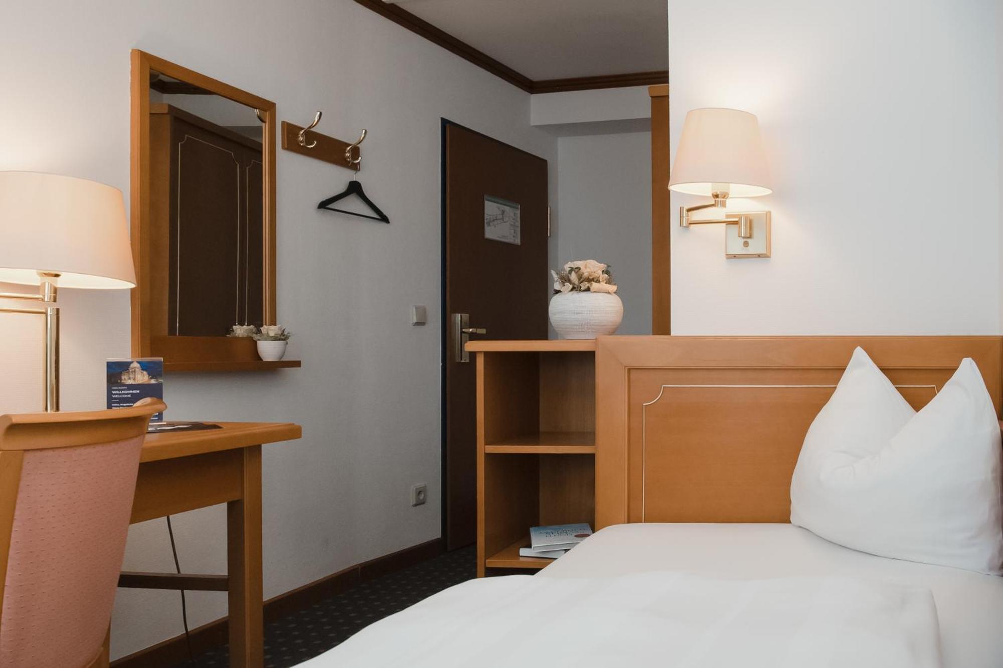 Hotel Alekto Freiberg Bagian luar foto