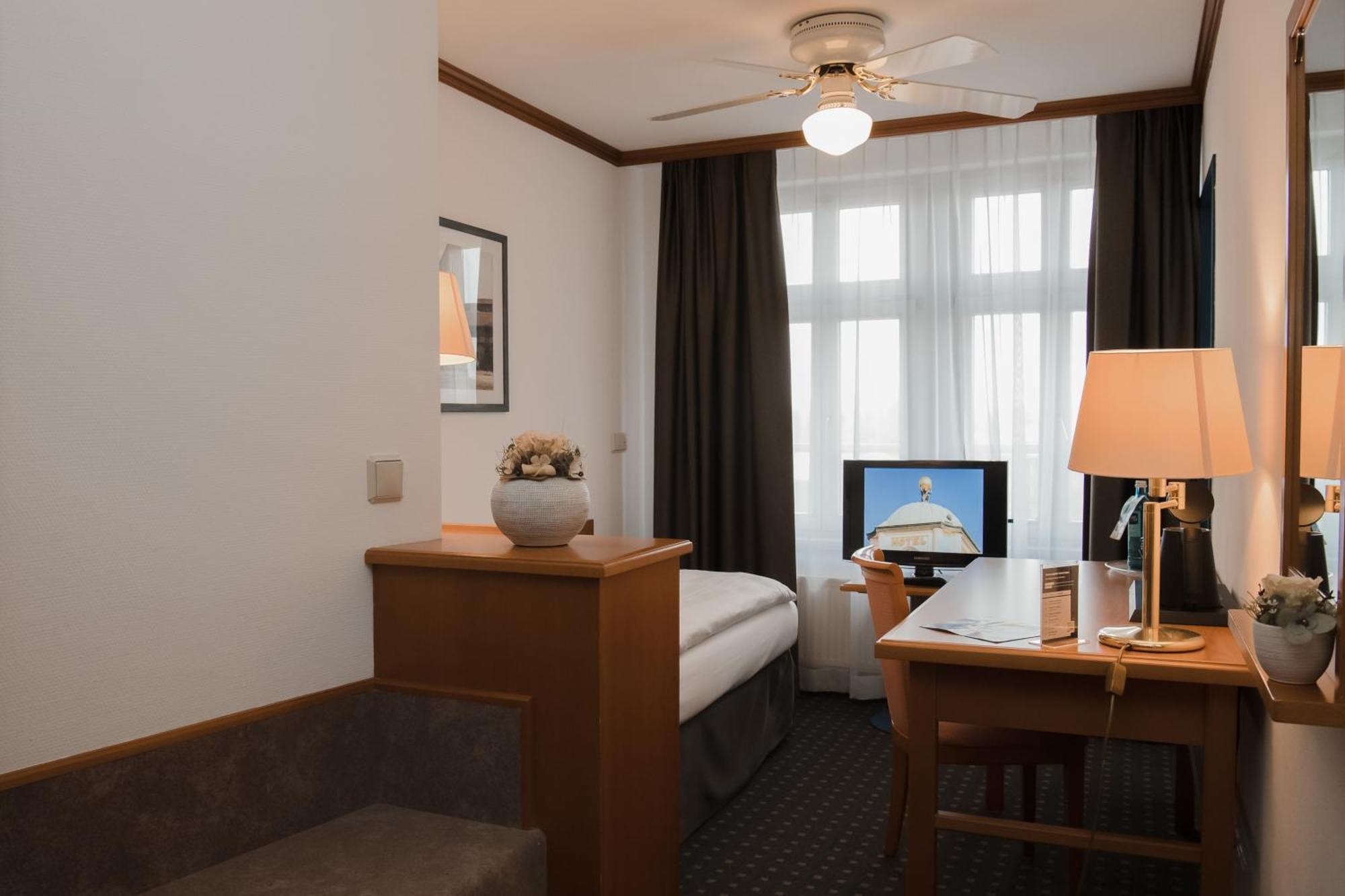 Hotel Alekto Freiberg Bagian luar foto
